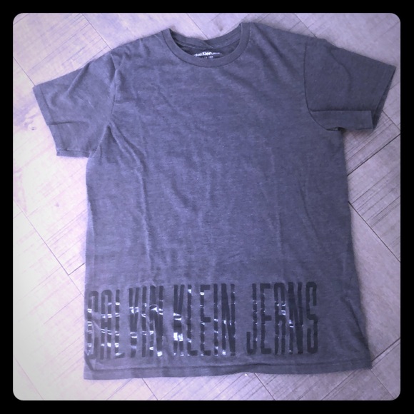 Calvin Klein boy Tshirt - Picture 1 of 1